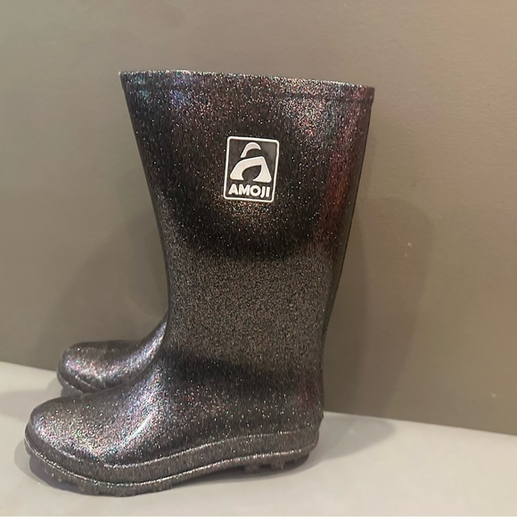 Amoji purple glitter easy on waterproof rain boots. Comfortable and lightweight. - Picture 2 of 5